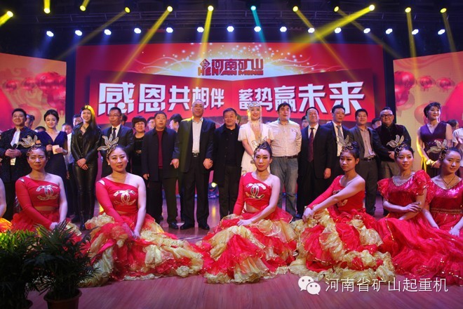 各位領(lǐng)導(dǎo)、嘉賓及公司領(lǐng)導(dǎo)與演員合影留念.jpg